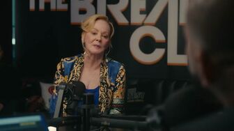 Hacks 2021 S05E09 The Garden 1080p AMZN WEB-DL DDP5 1 H 264-NTb